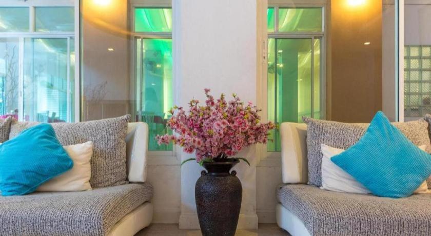 Nana Chat Bangsaen Hotel Si Racha Exterior foto
