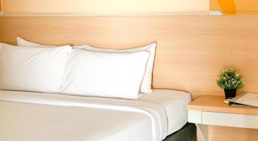 Nana Chat Bangsaen Hotel Si Racha Exterior foto