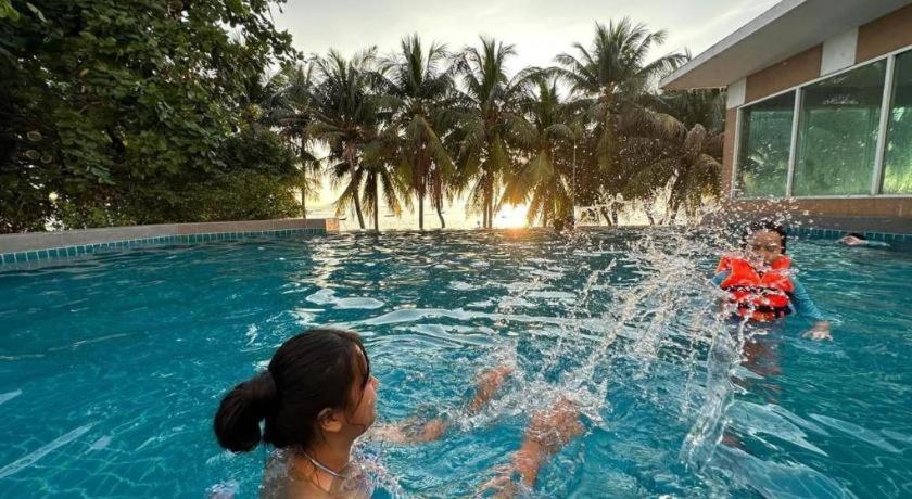 Nana Chat Bangsaen Hotel Si Racha Exterior foto