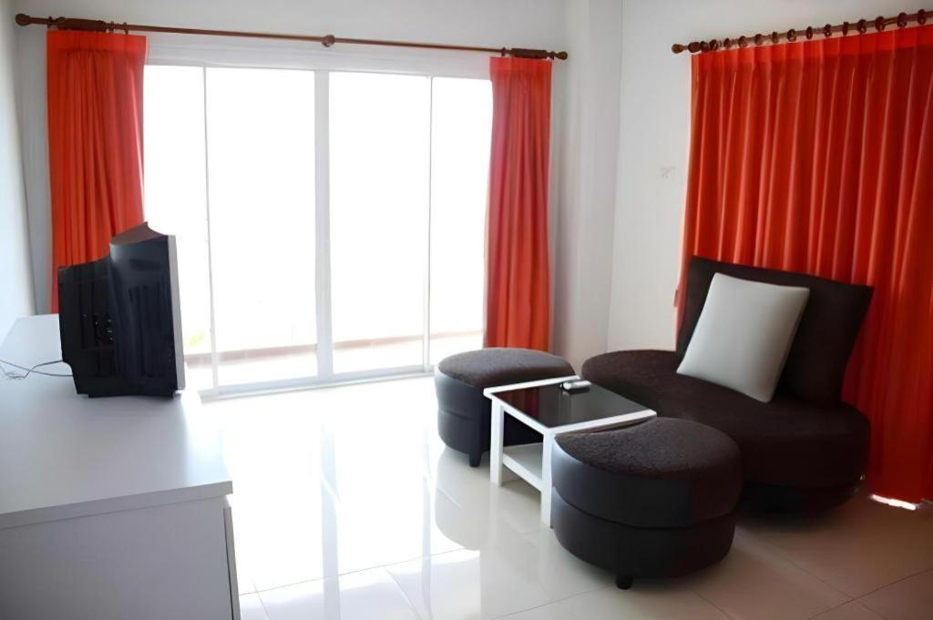 Nana Chat Bangsaen Hotel Si Racha Exterior foto