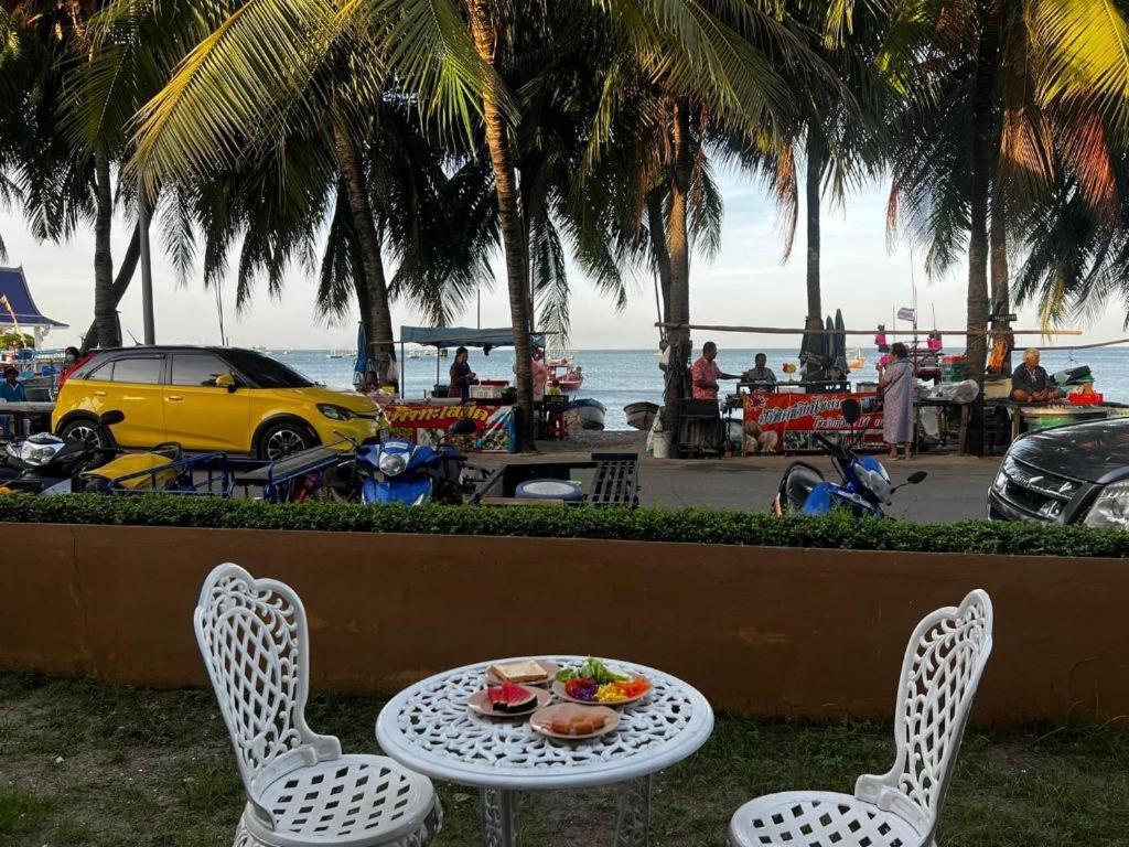 Nana Chat Bangsaen Hotel Si Racha Exterior foto